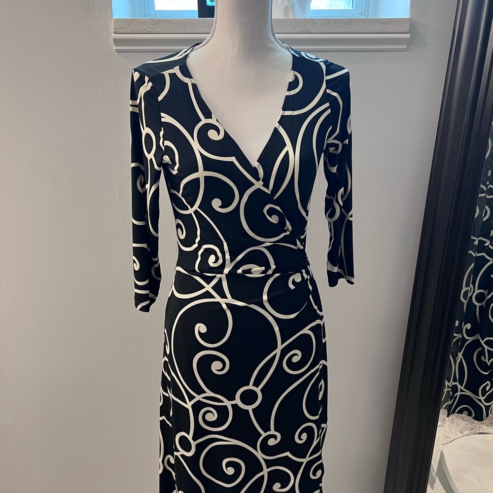 Maggy London Black and White Long Sleeve Dress